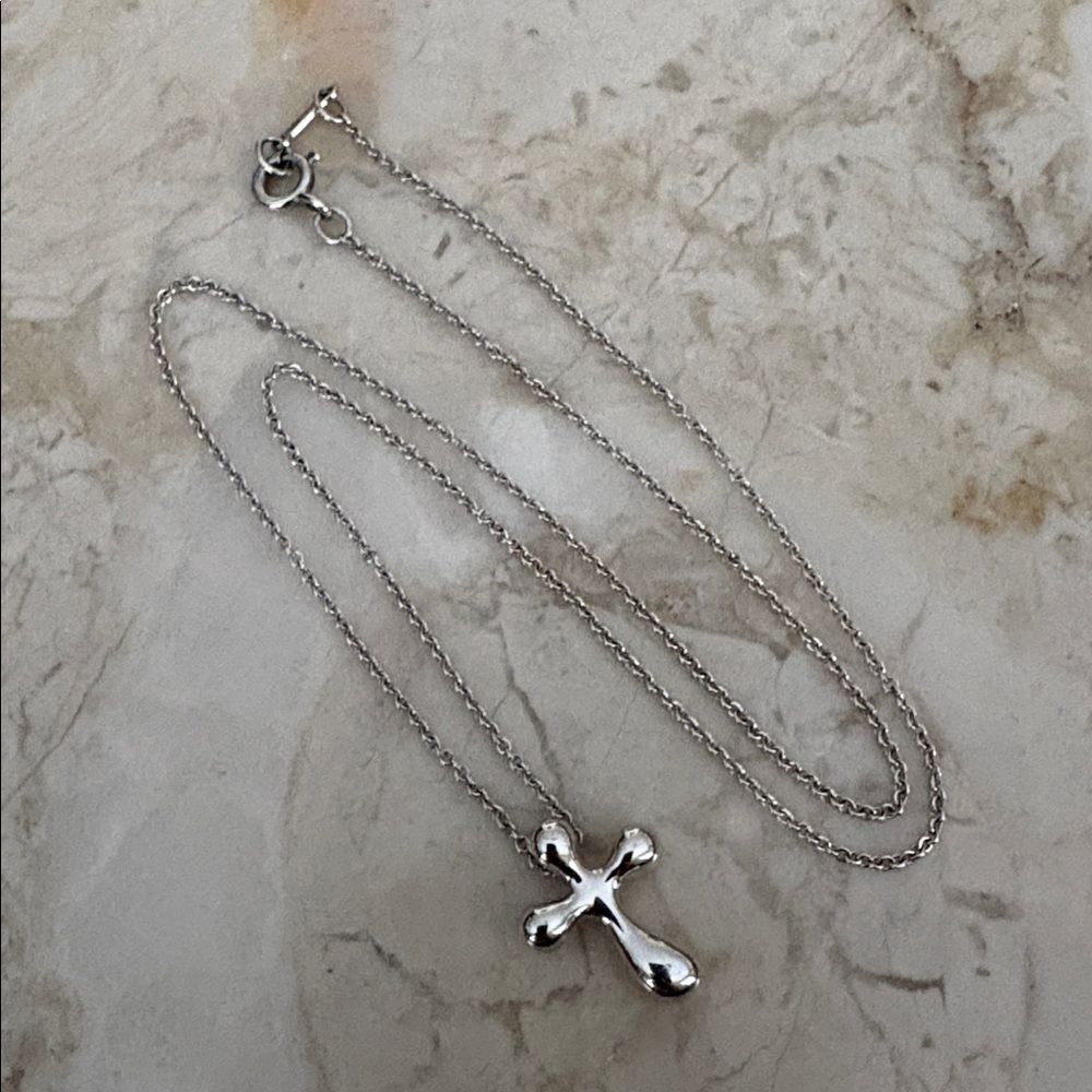 Tiffany & Co. Elsa Peretti Teardrop Cross Pendant Necklace 925 Sterling Silver